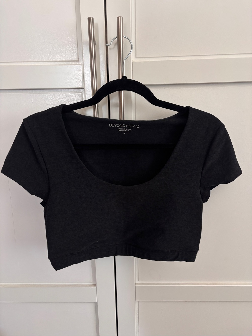 Beyond Yoga Black Scoop-Neck Cropped Tee Top